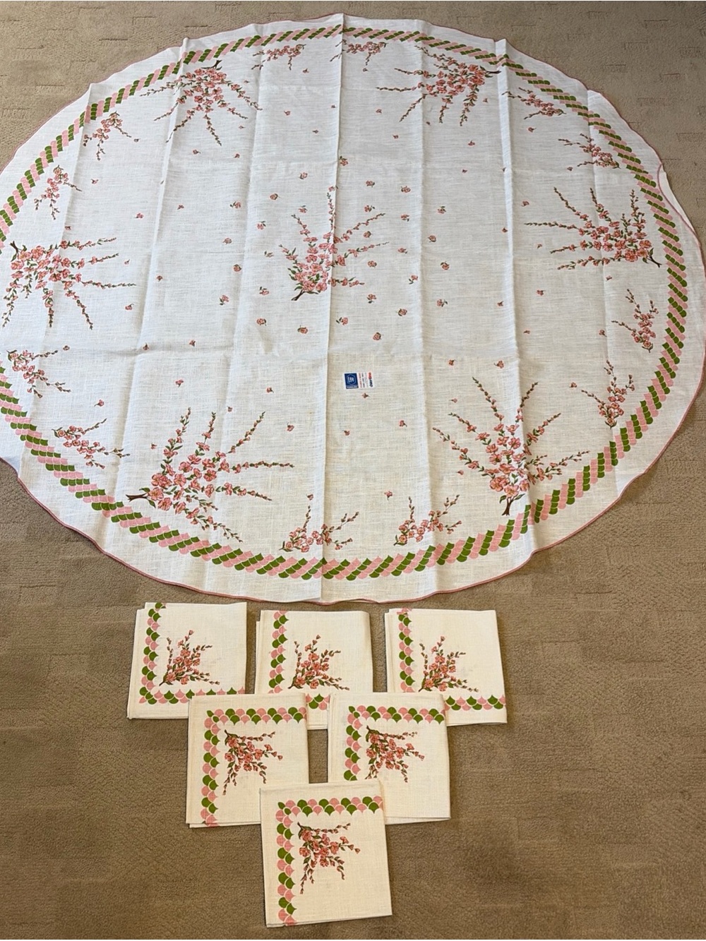 NEW! VINTAGE Italian Linen Round Floral Tablecloth W/ 6 Napkins 71โ